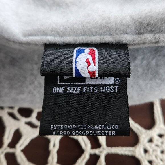 UNISEX Philadelphia 76ers winter pom-pom hat NWT. - Picture 5 of 5